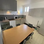 Fabuleux T3 Climatise De 85 M2, Situe Au Calme Avec Grand Parking Gratuit Prive ,fibre Wifi アパート サン・ゴーダンス