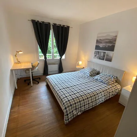 Fabuleux T3 De 85 M2, Situe Au Calme Avec Grand Parking Gratuit Prive ,fibre Wifi Apartment
