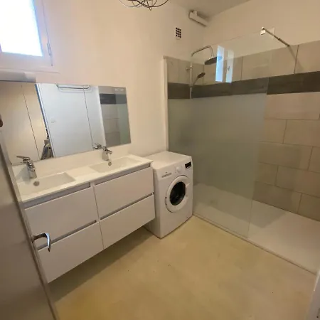 Fabuleux T3 De 85 M2, Situe Au Calme Avec Grand Parking Gratuit Prive ,fibre Wifi *