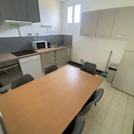 Fabuleux T3 Climatise De 85 M2, Situe Au Calme Avec Grand Parking Gratuit Prive ,fibre Wifi アパート *
