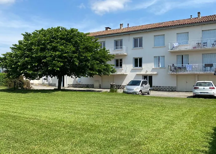 Fabuleux T3 Climatise De 85 M2, Situe Au Calme Avec Grand Parking Gratuit Prive ,fibre Wifi *